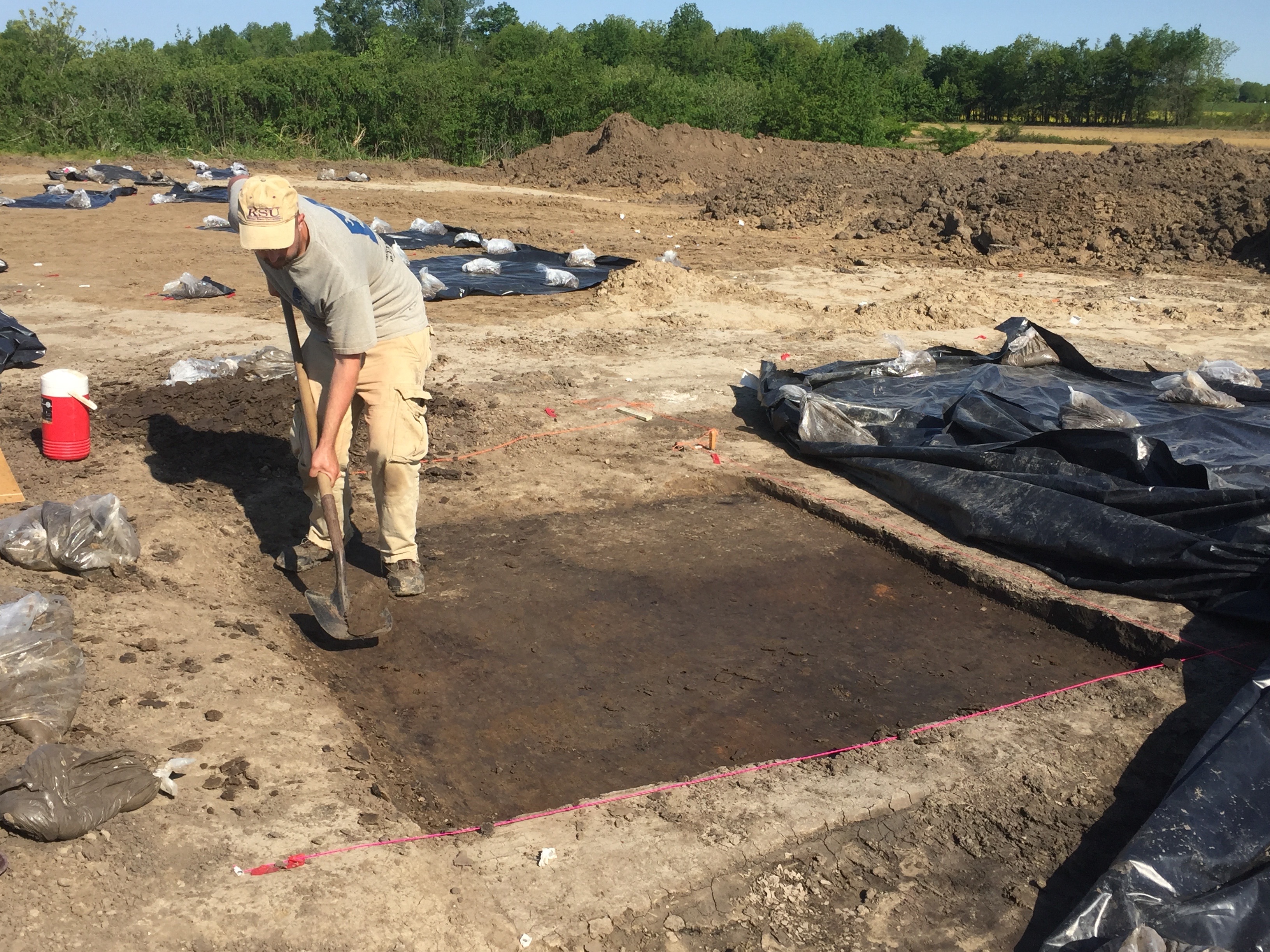 Excavation of a Mississippian house at 11AX622